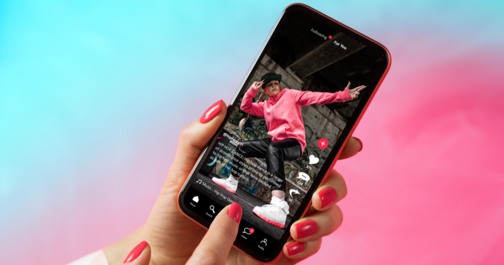 TikTok en el movil utiliza tiktok como herramienta de promoción para tu marca
